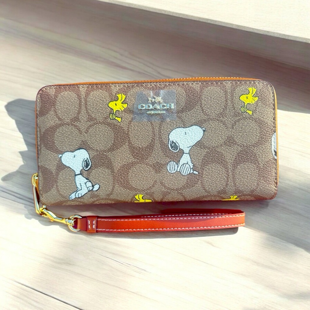 Coach X Peanuts Long Zip Around Wallet With Snoopy Woodstock Signature Motif